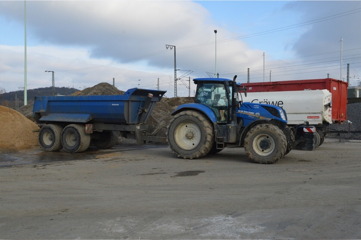 Traktor Dumper mit Stahlrundmulde
