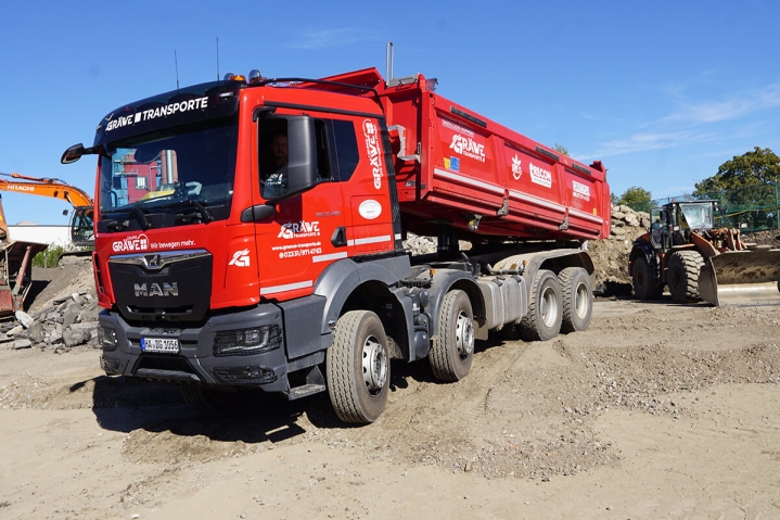 4-Achs-3-Seitenkipper mit Allrad